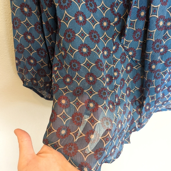 GEOMETRIC PRINT TOP! - Picture 5 of 8